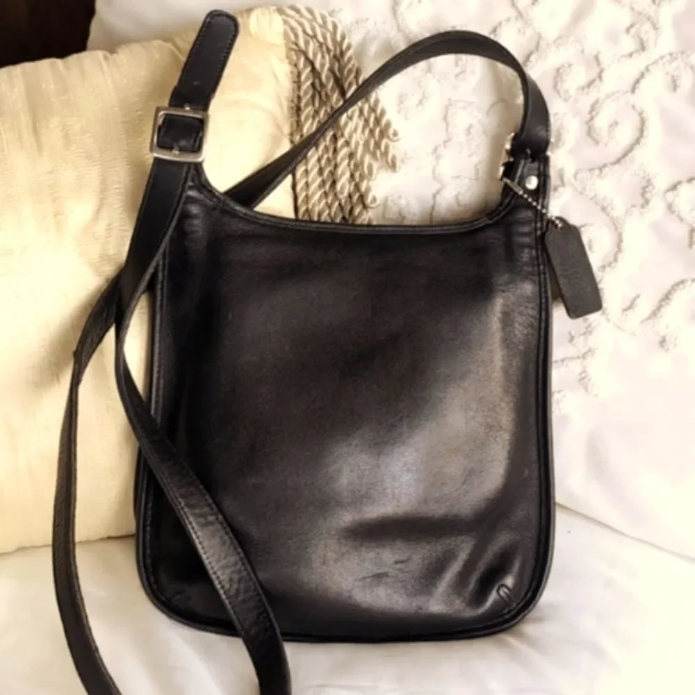 Vintage Coach Black 🖤 Leather Slim Hippie Flap Crossbody Saddle Messenge
